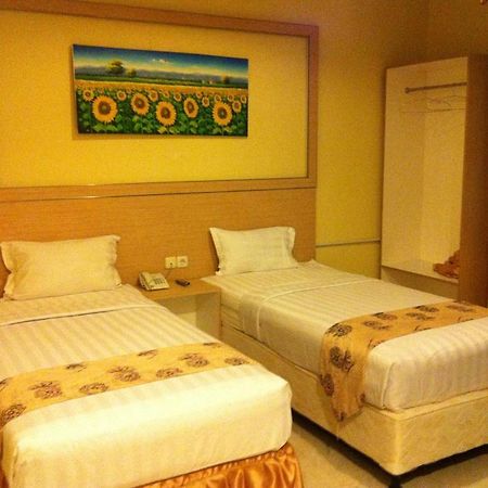 Hotel Paramount Biringkanya Extérieur photo