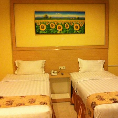 Hotel Paramount Biringkanya Extérieur photo
