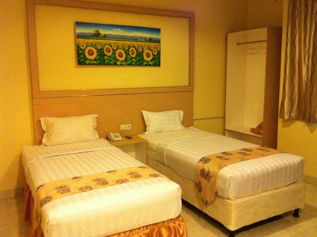 Hotel Paramount Biringkanya Extérieur photo